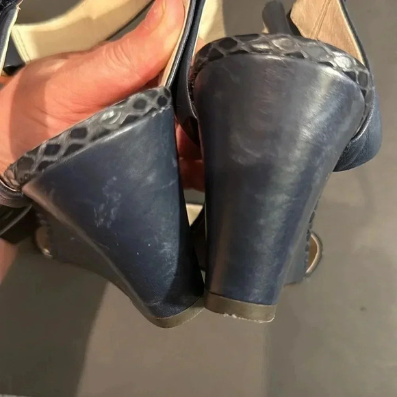 Louise et Cie Navy Blue Strappy Wedge Heel Sandals size 9 - Picture 9 of 11